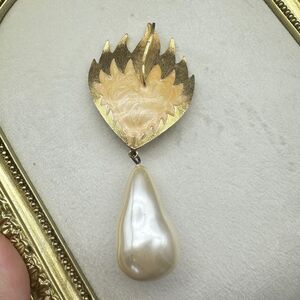 Vintage Jewelry Gold Leaf Pearl Drop Brooch Dangling Pearl Pin Pearl Brooch